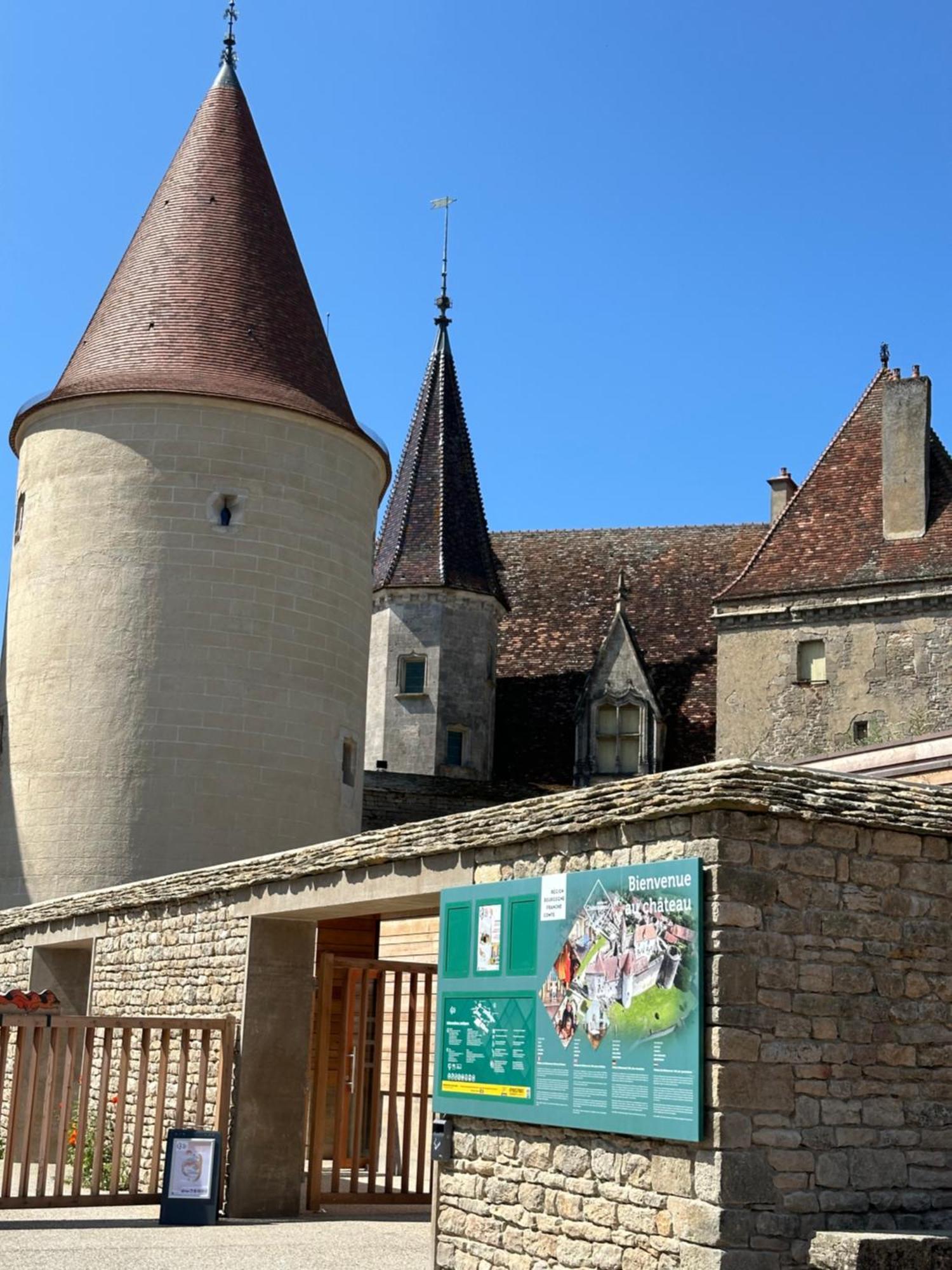 Chateauneuf Suites Exterior foto